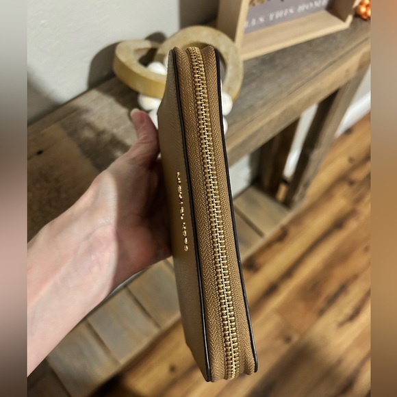 EUC Michael Kors Jet Set Large Leather Smartphone Wristlet Wallet in "Luggage" - Picture 7 of 9